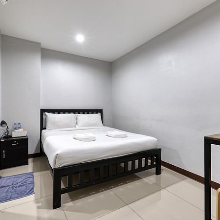 Red Pin Inn 好运旅馆 Bangkok Zewnętrze zdjęcie